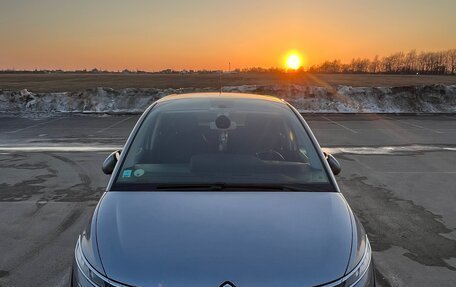 Citroen C4 Picasso II рестайлинг, 2017 год, 1 700 000 рублей, 8 фотография