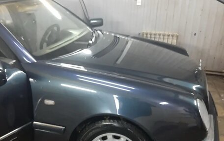 Mercedes-Benz E-Класс, 1997 год, 600 000 рублей, 3 фотография