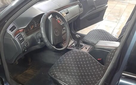 Mercedes-Benz E-Класс, 1997 год, 600 000 рублей, 6 фотография