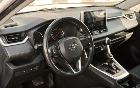 Toyota RAV4, 2020 год, 2 900 000 рублей, 5 фотография