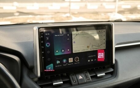 Toyota RAV4, 2020 год, 2 900 000 рублей, 9 фотография