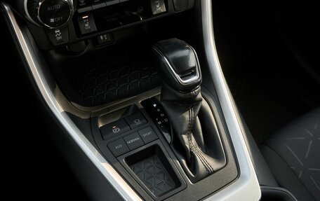 Toyota RAV4, 2020 год, 2 900 000 рублей, 11 фотография