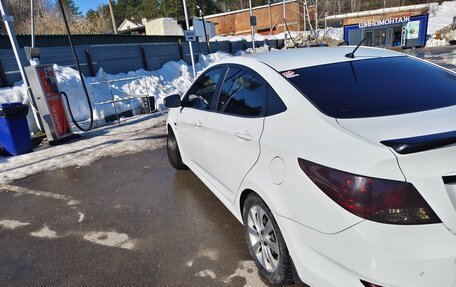 Hyundai Solaris II рестайлинг, 2011 год, 900 000 рублей, 5 фотография