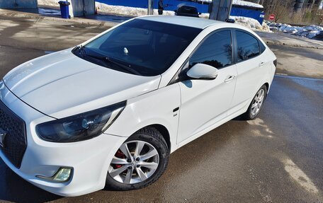 Hyundai Solaris II рестайлинг, 2011 год, 900 000 рублей, 7 фотография