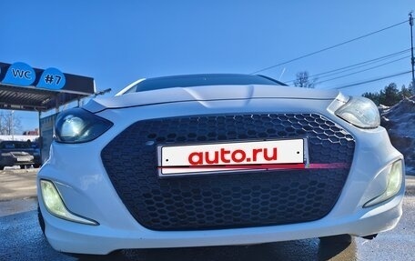 Hyundai Solaris II рестайлинг, 2011 год, 900 000 рублей, 2 фотография