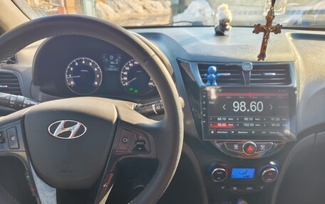 Hyundai Solaris II рестайлинг, 2011 год, 900 000 рублей, 12 фотография