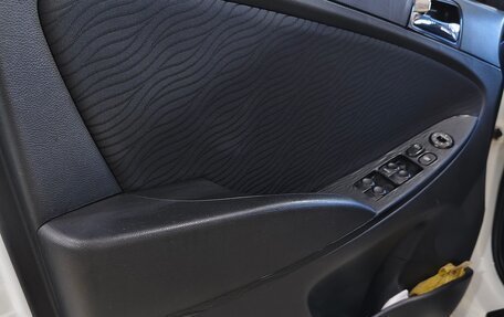 Hyundai Solaris II рестайлинг, 2011 год, 900 000 рублей, 13 фотография