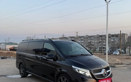 Mercedes-Benz V-Класс, 2018 год, 4 450 000 рублей, 3 фотография