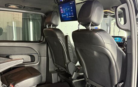 Mercedes-Benz V-Класс, 2018 год, 4 450 000 рублей, 30 фотография