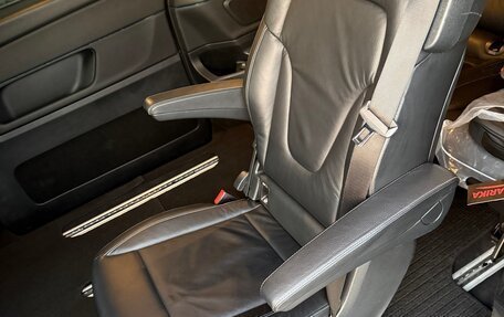 Mercedes-Benz V-Класс, 2018 год, 4 450 000 рублей, 33 фотография