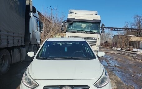 Hyundai Solaris II рестайлинг, 2013 год, 760 000 рублей, 2 фотография