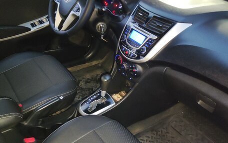 Hyundai Solaris II рестайлинг, 2013 год, 760 000 рублей, 12 фотография