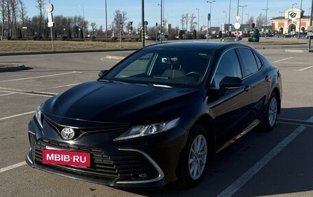 Toyota Camry, 2021 год, 3 000 000 рублей, 2 фотография