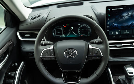 Toyota Highlander, 2025 год, 6 090 000 рублей, 15 фотография