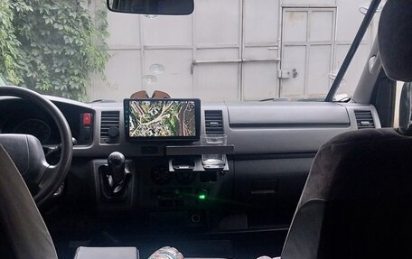 Toyota HiAce H200, 2005 год, 1 890 000 рублей, 4 фотография