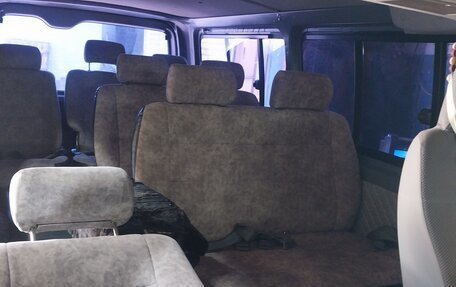 Toyota HiAce H200, 2005 год, 1 890 000 рублей, 9 фотография