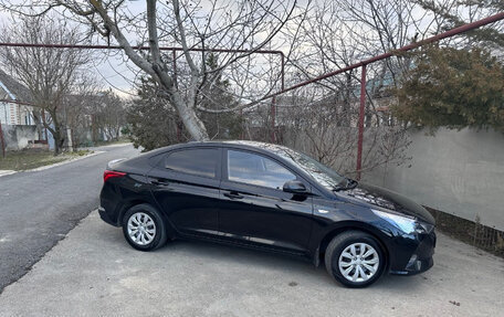 Hyundai Solaris II рестайлинг, 2020 год, 1 500 000 рублей, 2 фотография