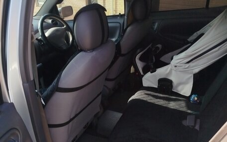 Toyota Platz, 2000 год, 475 000 рублей, 12 фотография