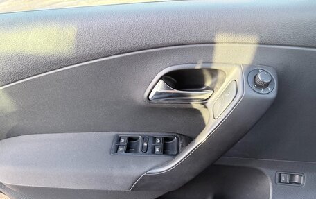 Volkswagen Polo VI (EU Market), 2012 год, 900 000 рублей, 14 фотография