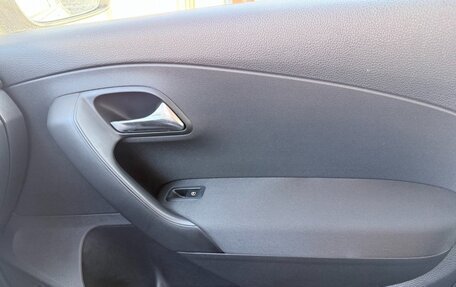 Volkswagen Polo VI (EU Market), 2012 год, 900 000 рублей, 15 фотография