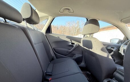 Volkswagen Polo VI (EU Market), 2012 год, 900 000 рублей, 18 фотография