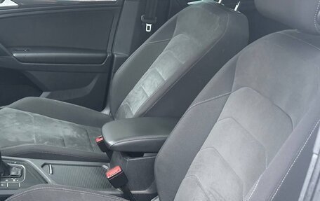 Volkswagen Tiguan II, 2019 год, 2 600 000 рублей, 18 фотография