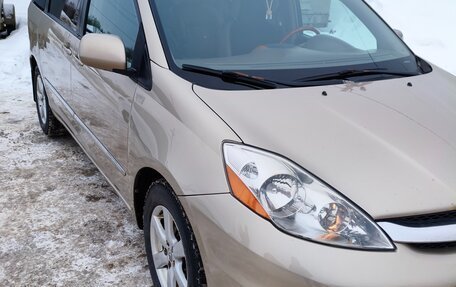 Toyota Sienna II рестайлинг, 2006 год, 1 400 000 рублей, 3 фотография