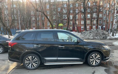 Mitsubishi Outlander III рестайлинг 3, 2019 год, 3 500 000 рублей, 5 фотография