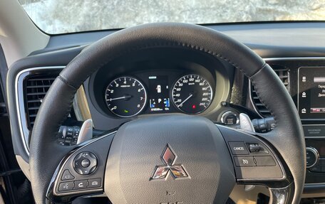 Mitsubishi Outlander III рестайлинг 3, 2019 год, 3 500 000 рублей, 14 фотография