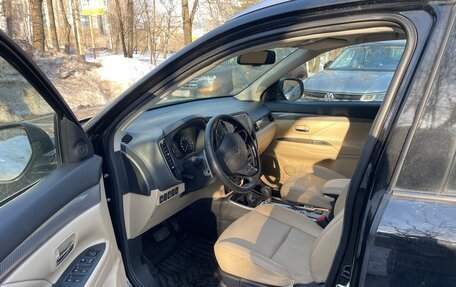 Mitsubishi Outlander III рестайлинг 3, 2019 год, 3 500 000 рублей, 12 фотография