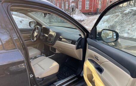 Mitsubishi Outlander III рестайлинг 3, 2019 год, 3 500 000 рублей, 11 фотография