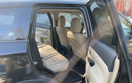 Mitsubishi Outlander III рестайлинг 3, 2019 год, 3 500 000 рублей, 10 фотография