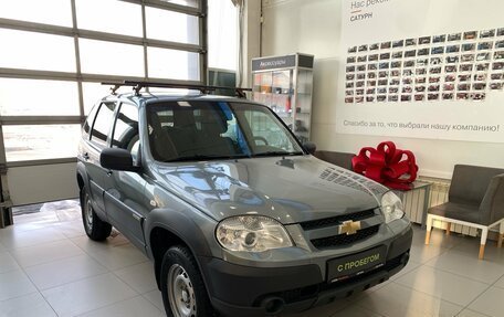 Chevrolet Niva I рестайлинг, 2017 год, 640 000 рублей, 3 фотография