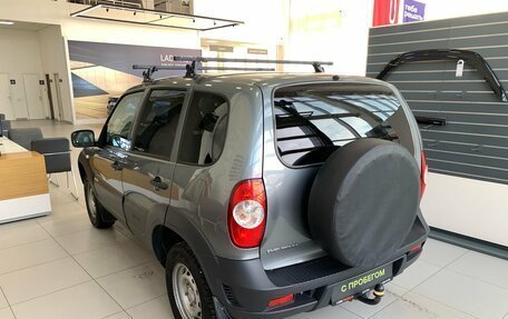 Chevrolet Niva I рестайлинг, 2017 год, 640 000 рублей, 6 фотография