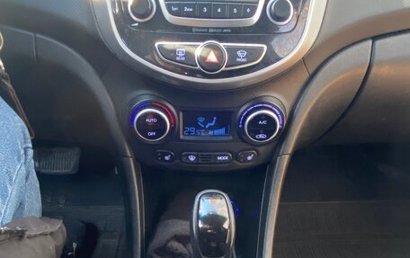 Hyundai Solaris II рестайлинг, 2016 год, 900 000 рублей, 5 фотография