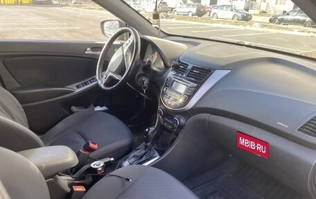 Hyundai Solaris II рестайлинг, 2016 год, 900 000 рублей, 10 фотография