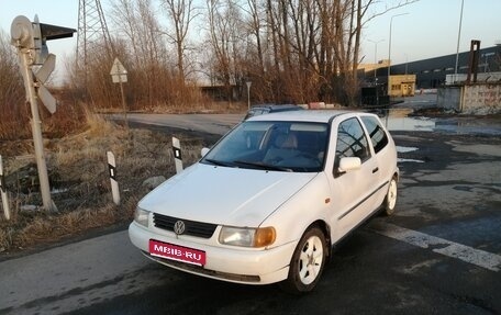 Volkswagen Polo III рестайлинг, 1996 год, 115 000 рублей, 1 фотография