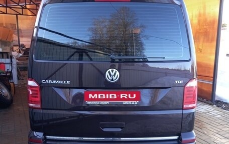 Volkswagen Caravelle T6 рестайлинг, 2017 год, 3 650 000 рублей, 3 фотография