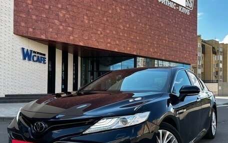 Toyota Camry, 2018 год, 2 700 000 рублей, 2 фотография