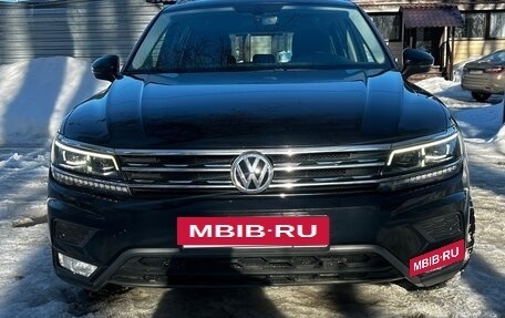 Volkswagen Tiguan II, 2017 год, 1 900 000 рублей, 2 фотография
