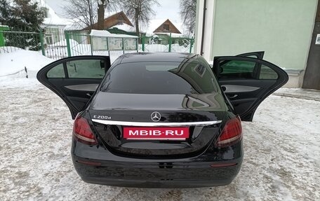 Mercedes-Benz E-Класс, 2020 год, 2 500 000 рублей, 10 фотография