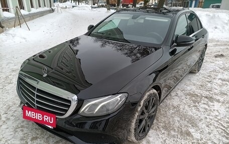 Mercedes-Benz E-Класс, 2020 год, 2 500 000 рублей, 3 фотография