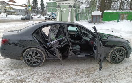 Mercedes-Benz E-Класс, 2020 год, 2 500 000 рублей, 13 фотография