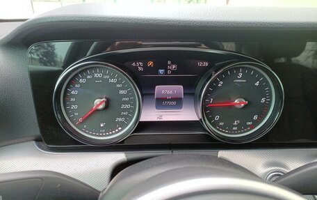 Mercedes-Benz E-Класс, 2020 год, 2 500 000 рублей, 19 фотография