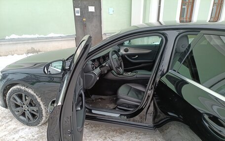 Mercedes-Benz E-Класс, 2020 год, 2 500 000 рублей, 16 фотография