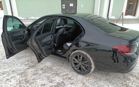 Mercedes-Benz E-Класс, 2020 год, 2 500 000 рублей, 17 фотография