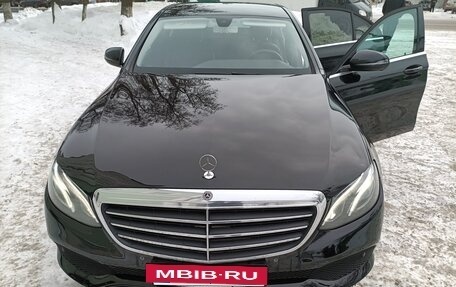 Mercedes-Benz E-Класс, 2020 год, 2 500 000 рублей, 14 фотография