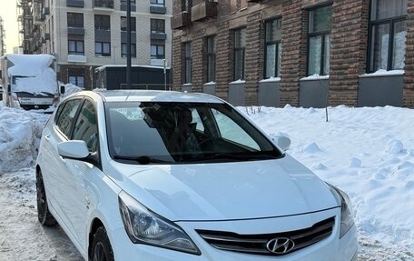 Hyundai Solaris II рестайлинг, 2015 год, 900 000 рублей, 1 фотография
