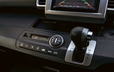 Honda Freed I, 2012 год, 1 070 000 рублей, 14 фотография