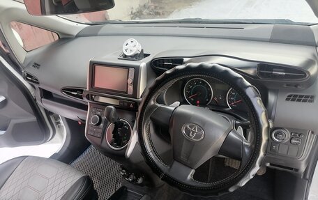 Toyota Wish II, 2011 год, 1 200 000 рублей, 9 фотография